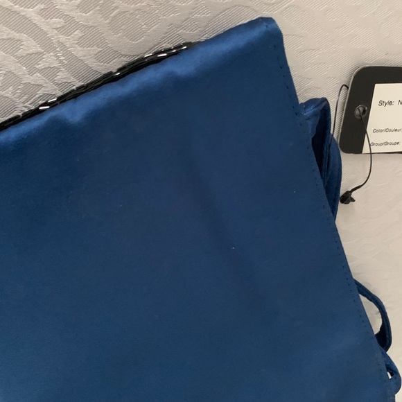 **NWT** ‘GUESS’ Satin Clutch/Bag - Midnight Blue - Picture 2 of 5